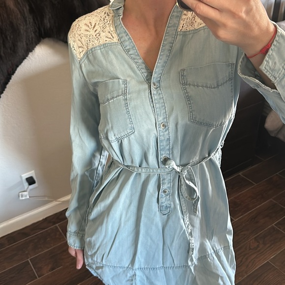 ANTHROPOLOGIE HOLDING HORSES NOVELA CHAMBRAY LACE SHIRTDRESS small - Picture 5 of 8